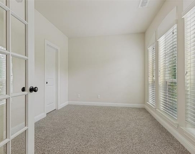 13261 Dianna Drive - Photo Thumbnail 5