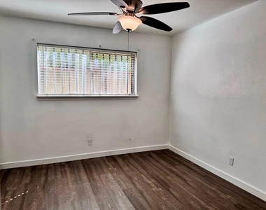 5001 Bowser Avenue - Photo Thumbnail 10