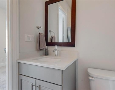 638 Dalton Lane - Photo Thumbnail 13