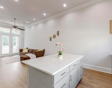 638 Dalton Lane - Photo Thumbnail 10