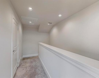 638 Dalton Lane - Photo Thumbnail 24