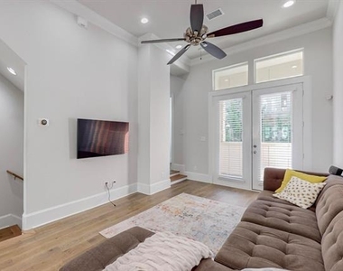 638 Dalton Lane - Photo Thumbnail 8
