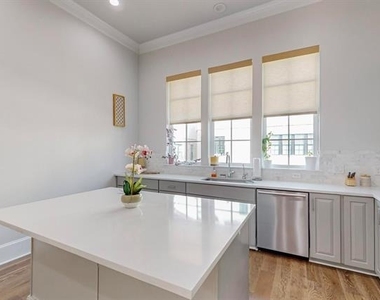 638 Dalton Lane - Photo Thumbnail 2