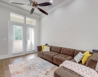 638 Dalton Lane - Photo Thumbnail 9