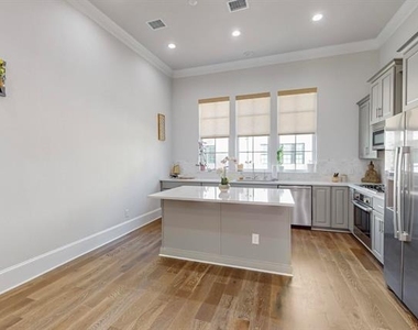 638 Dalton Lane - Photo Thumbnail 1