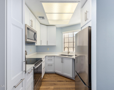 930 N Mesa Drive - Photo Thumbnail 6