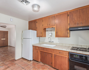 7153 N 57th Drive - Photo Thumbnail 10