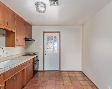 7153 N 57th Drive - Photo Thumbnail 11