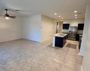 36439 W Pampoloma Avenue - Photo Thumbnail 6