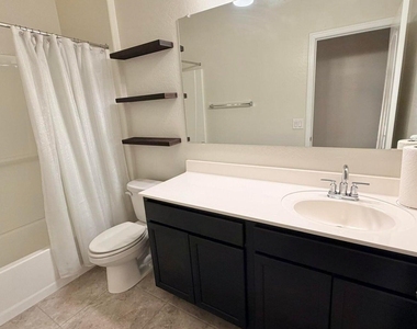 36439 W Pampoloma Avenue - Photo Thumbnail 13