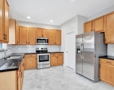 12645 Nw 8th Court - Photo Thumbnail 7