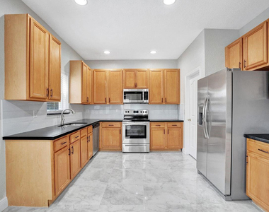 12645 Nw 8th Court - Photo Thumbnail 8