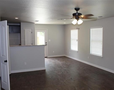 212 W Lake Street - Photo Thumbnail 10