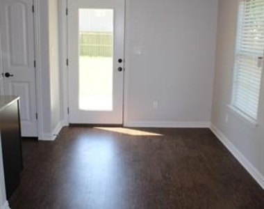 212 W Lake Street - Photo Thumbnail 3