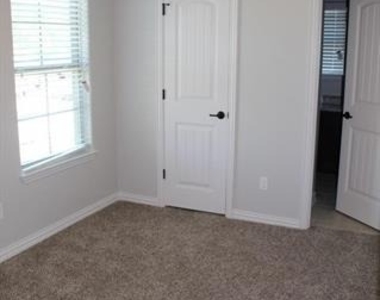 212 W Lake Street - Photo Thumbnail 6