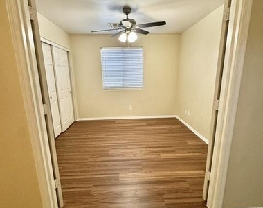 632 S 152nd Lane - Photo Thumbnail 8