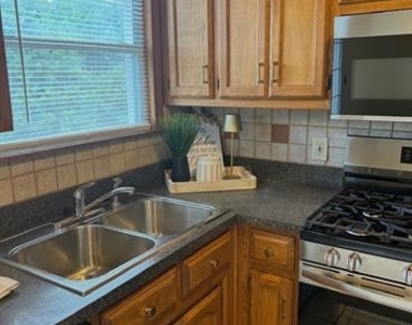 609 Storrs Street - Photo Thumbnail 5