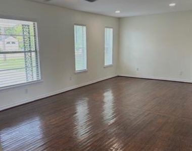 609 Storrs Street - Photo Thumbnail 2