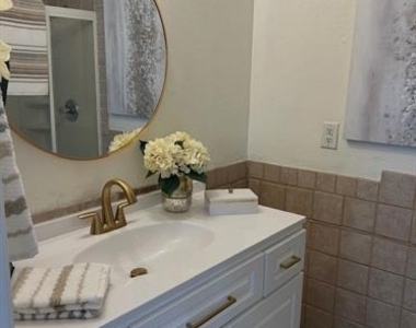 609 Storrs Street - Photo Thumbnail 9