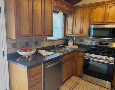 609 Storrs Street - Photo Thumbnail 3