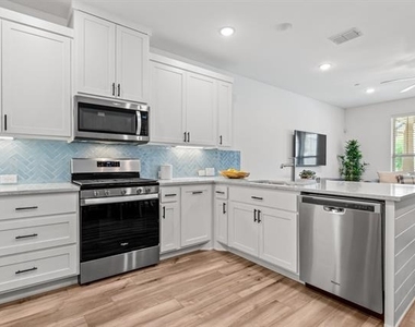 2529 Barnwood Lane - Photo Thumbnail 12