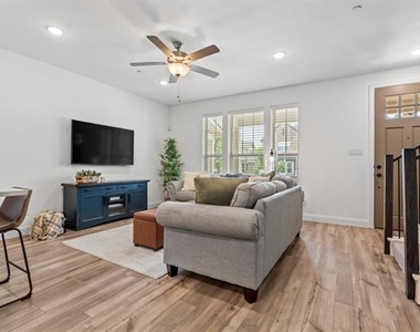 2529 Barnwood Lane - Photo Thumbnail 3