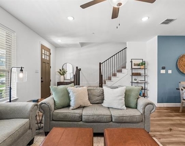 2529 Barnwood Lane - Photo Thumbnail 7