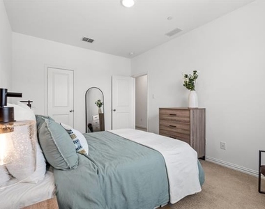 2529 Barnwood Lane - Photo Thumbnail 30