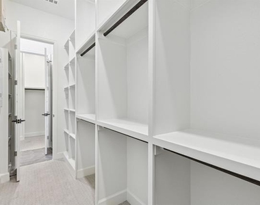 2232 Grey September Street - Photo Thumbnail 12