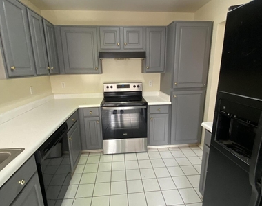 10849 W Monterosa Street - Photo Thumbnail 8