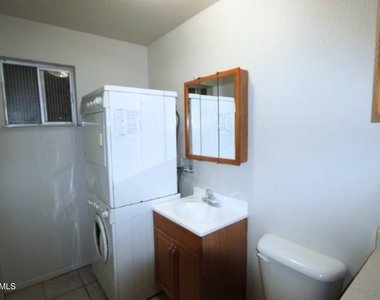 1006 N Pueblo Drive - Photo Thumbnail 5