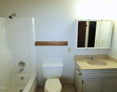 1006 N Pueblo Drive - Photo Thumbnail 6