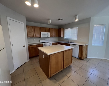 12410 W Pershing Street - Photo Thumbnail 5