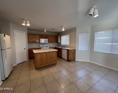 12410 W Pershing Street - Photo Thumbnail 3