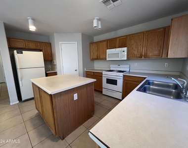 12410 W Pershing Street - Photo Thumbnail 4