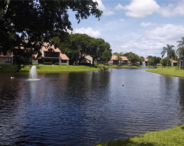 5801 Coach House Circle - Photo Thumbnail 27