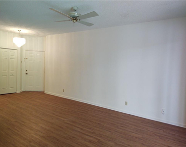 5801 Coach House Circle - Photo Thumbnail 8