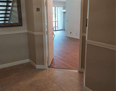 5801 Coach House Circle - Photo Thumbnail 6