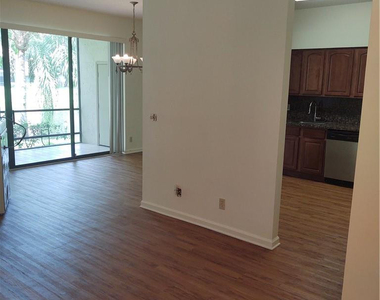 5801 Coach House Circle - Photo Thumbnail 7