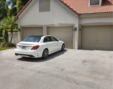 5801 Coach House Circle - Photo Thumbnail 28