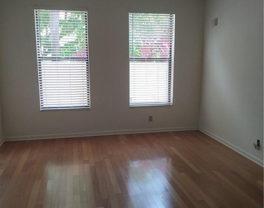 5801 Coach House Circle - Photo Thumbnail 19