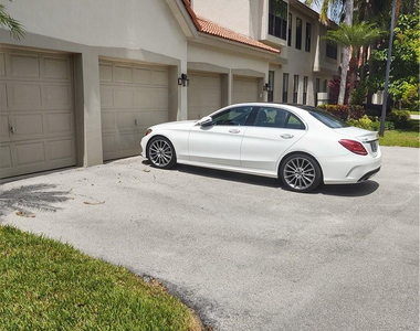 5801 Coach House Circle - Photo Thumbnail 29