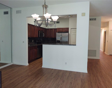 5801 Coach House Circle - Photo Thumbnail 12