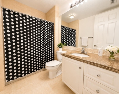 13 W Harbour Isle Dr Drive W - Photo Thumbnail 9