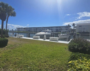 104 Paradise Harbour Boulevard - Photo Thumbnail 2
