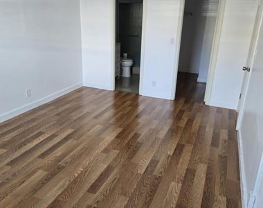 104 Paradise Harbour Boulevard - Photo Thumbnail 18