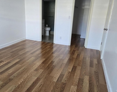 104 Paradise Harbour Boulevard - Photo Thumbnail 17