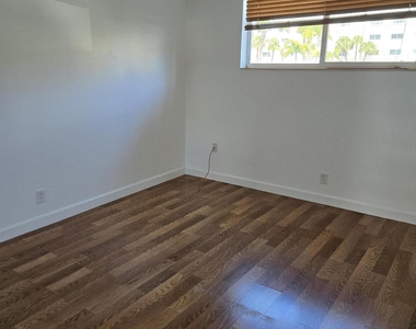 104 Paradise Harbour Boulevard - Photo Thumbnail 8