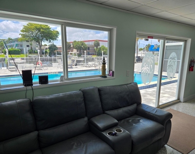 104 Paradise Harbour Boulevard - Photo Thumbnail 37