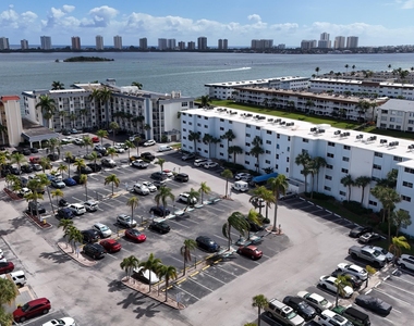104 Paradise Harbour Boulevard - Photo Thumbnail 4